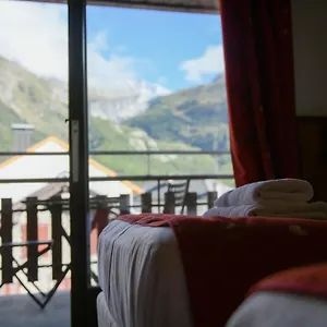 le-dahu.hotels-rhonealpes.com/